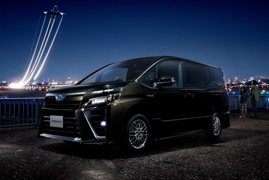 Toyota Voxy ZS Hybrid '2017